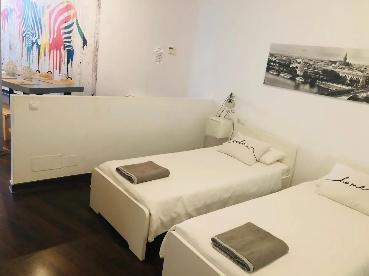 Lujoso Loft A 2Min A Pie Del Casco Historico Apartment Seville Spain